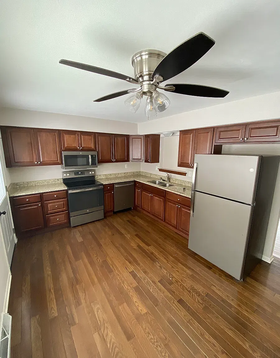 3 bed, 2.5 bath, 1500 sqft, $2,395 — Photo 2