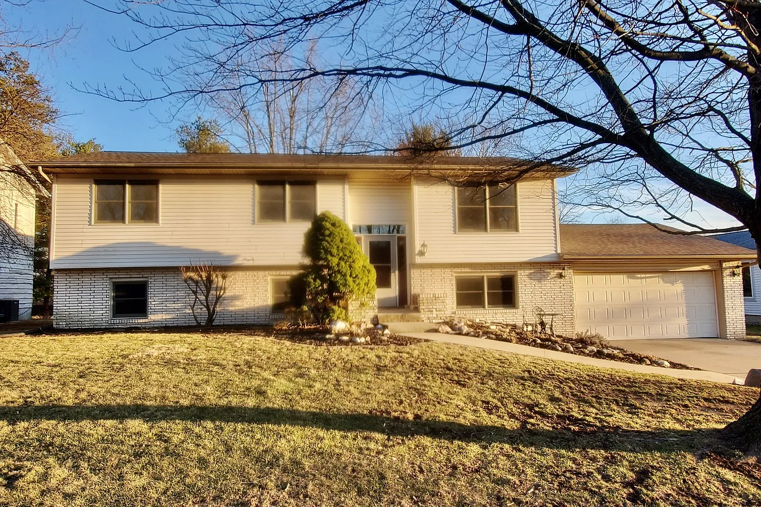 1311 Schroeder Dr photo 1