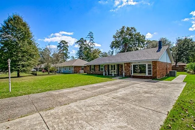 308 Robin Hood Dr — Photo 2