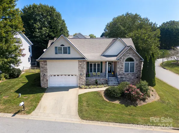 9 Driftstone Cir, Arden, NC 28704