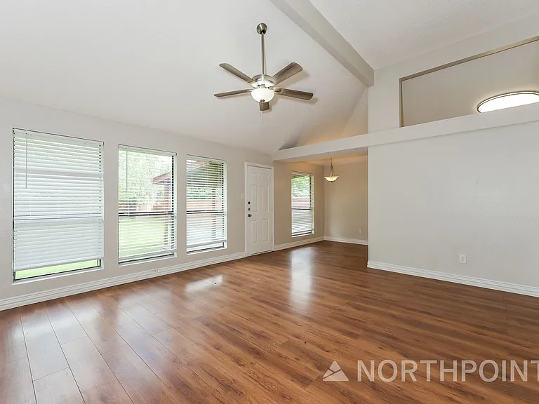 521 Jean Dr — Photo 4