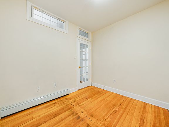 5th image of 132 Jefferson St APT 1R