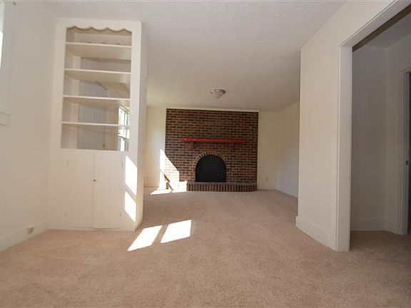 3rd image of 909 Highland Dr