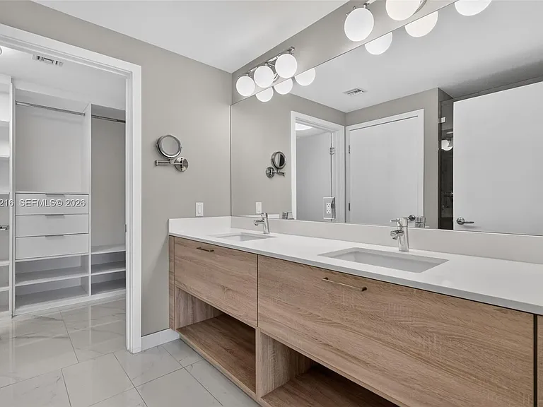 16385 Biscayne Blvd #1215 — Photo 12