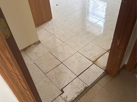 3rd image of 2915 Megan Cir