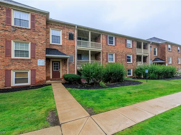 5825 Tiffany Ct, Lyndhurst, OH 44124
