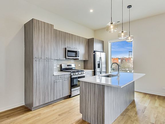 5th image of 1728 W Division St #403