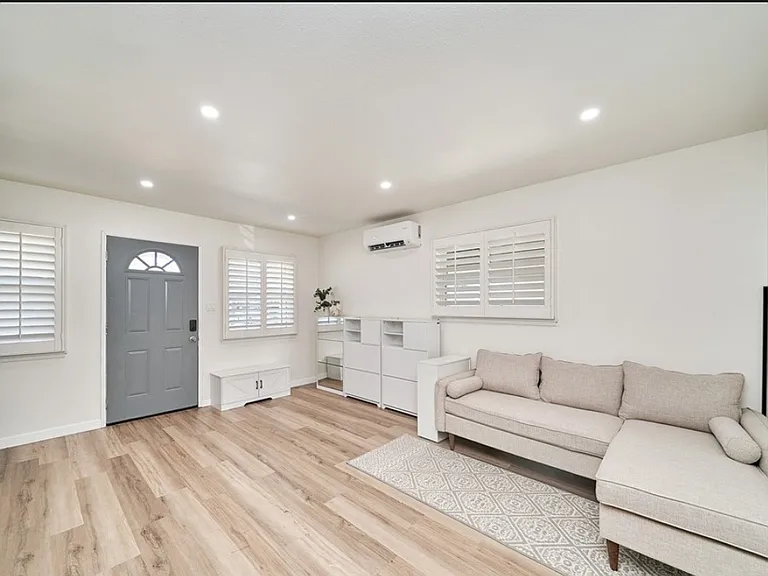 13007 Duffield Ave — Photo 2