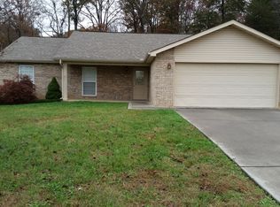 3032 Country Meadows Ln, Maryville, TN 37803