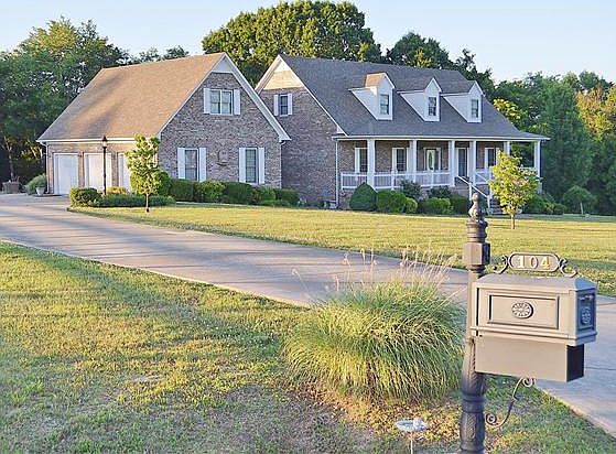 2nd image of 104 Handschug Ln