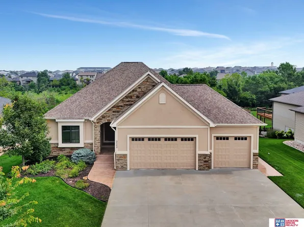 9248 Fairbanks Ct, Lincoln, NE 68516