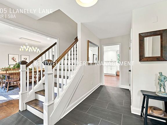 3rd image of 805 Llanelly Ln