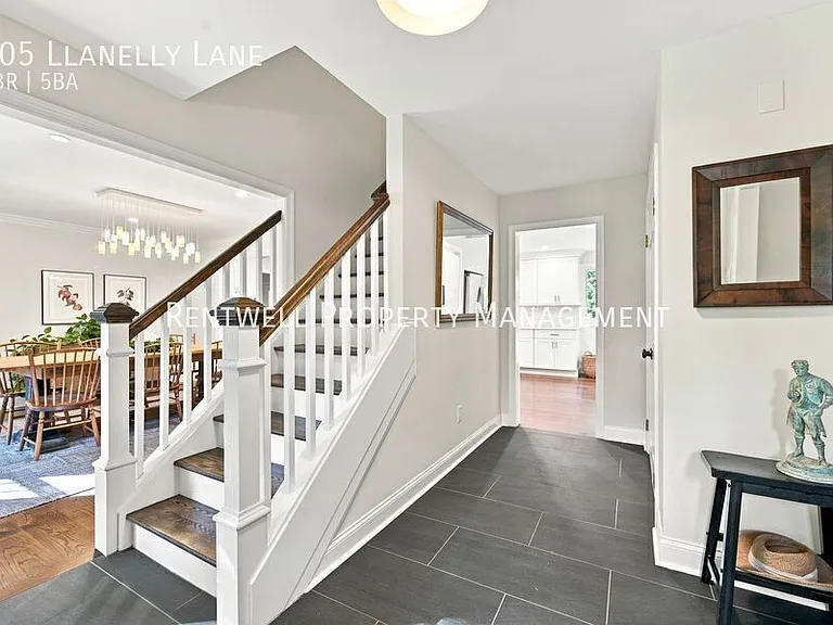 805 Llanelly Ln — Photo 3
