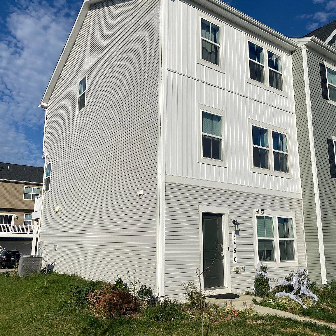 3 bed, 4.0 bath, 1790 sqft, $2,100 — Photo 2