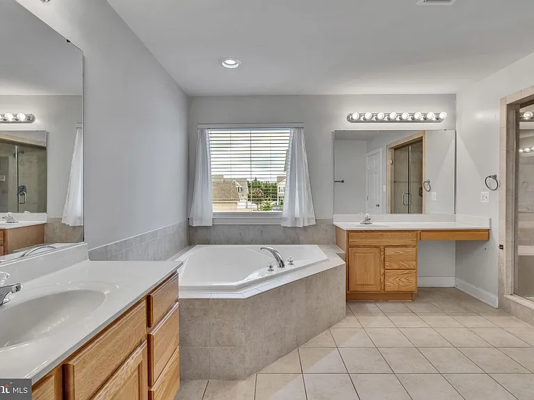 24340 Broad Creek Dr — Photo 10