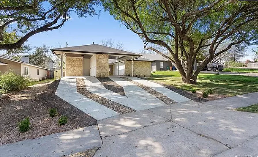 2 bed, 900 sqft, $1,850 — Photo 1