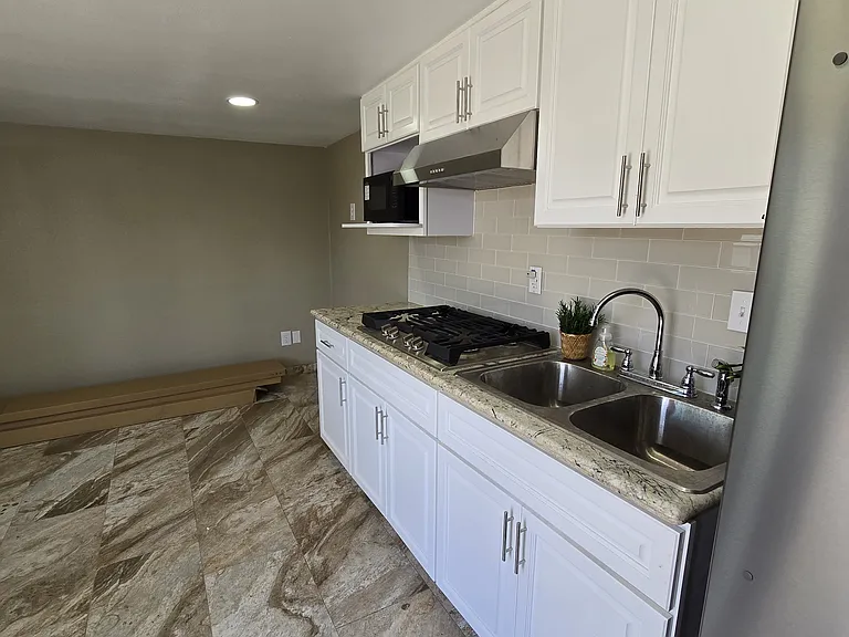 Beech Ave — Photo 3