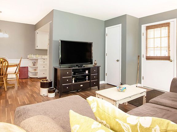 5th image of 230 S State St APT 60
