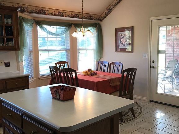 Breakfast area, from kitchen