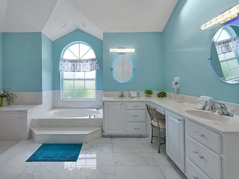 17 Wayland Pl — Photo 1