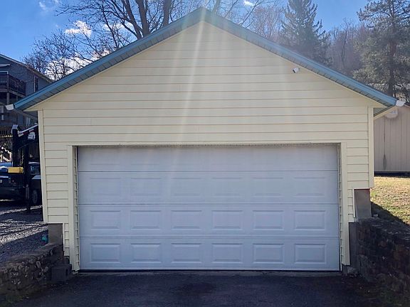 4th image of 668 E Brockway Ave