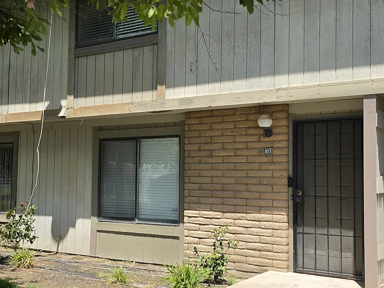 4747 N Woodrow Ave #105 — Photo 4