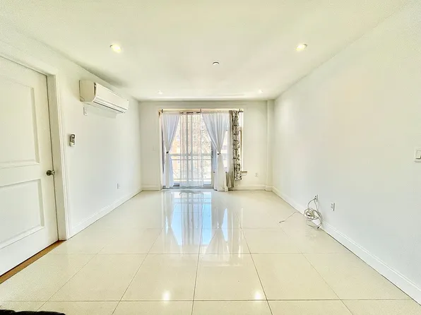 65-50 Austin St #4F, Rego Park, NY 11374