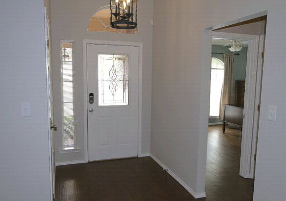 2nd image of 8704 Rainbow Dr