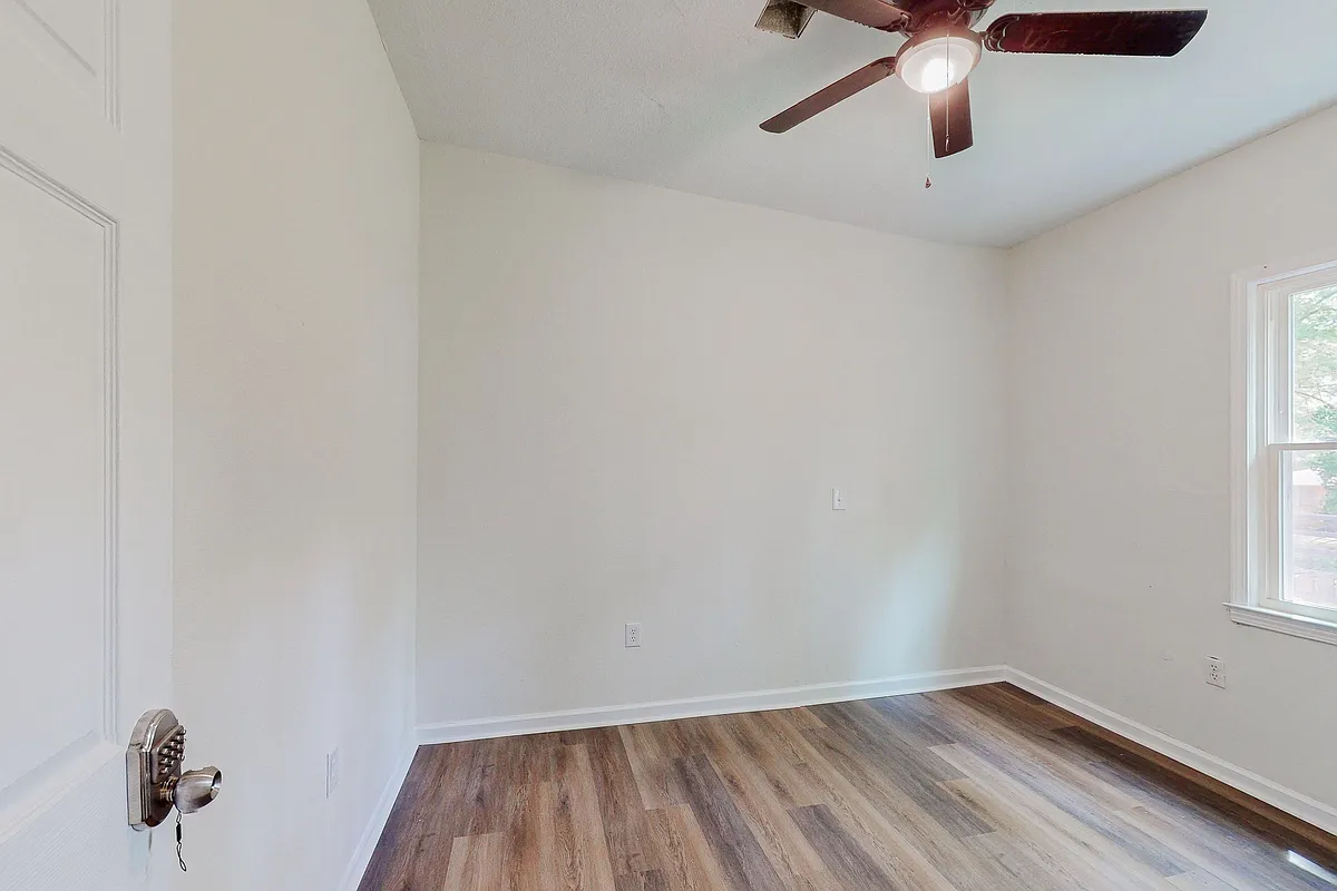 Room is not furnished - Pine Shadows Dr