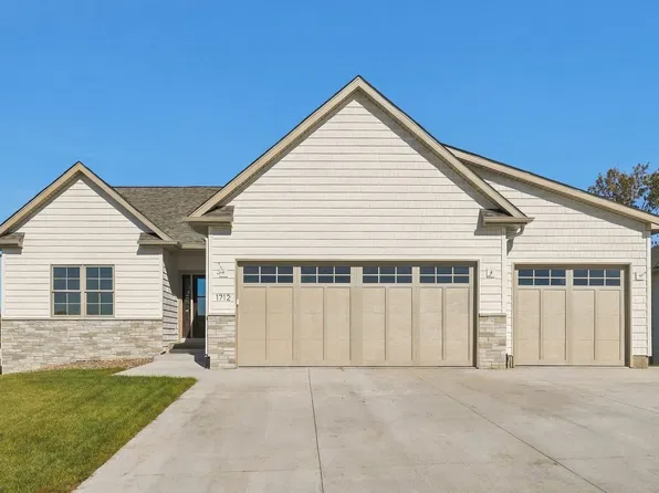 1712 14th St, Dewitt, IA 52742