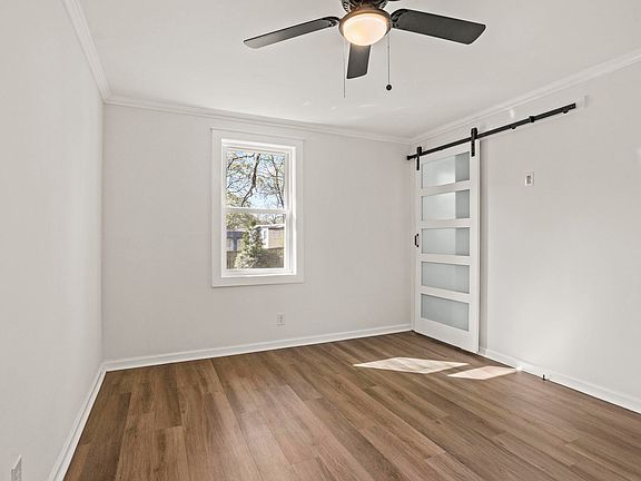 23rd image of 12 Hudson St