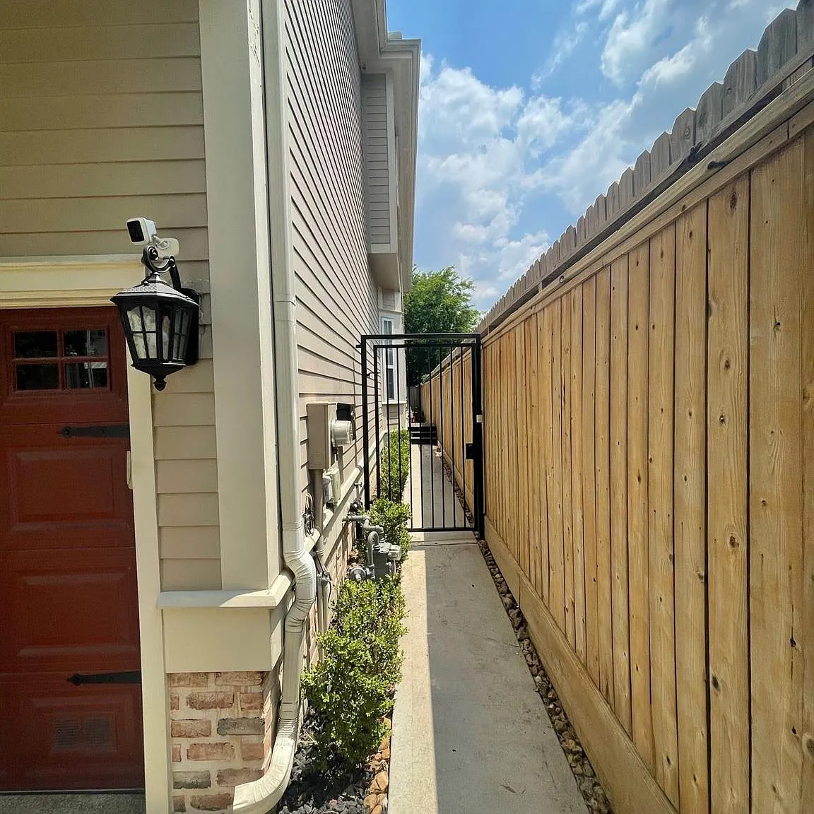 3 bed, 2.5 bath, 2311 sqft, $3,200 — Photo 2