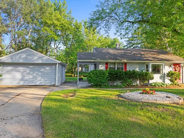 9 Craig Ter, Lake Zurich, IL 60047