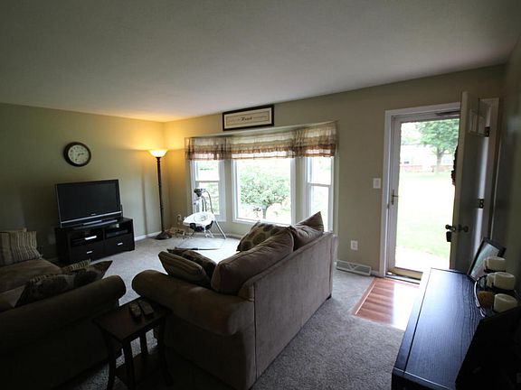 3rd image of 1868 Parkwood St