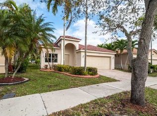 945 Tanglewood Cir, Weston, FL 33327