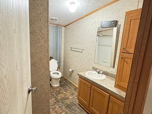 4th image of 1050 Long Branch Dr