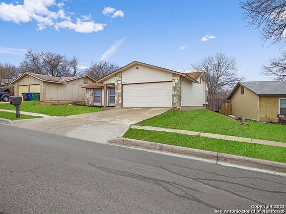 4th image of 4835 Flicker St