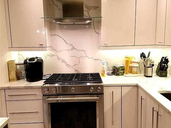 3rd image of 26910 Grand Central Pkwy APT 28A