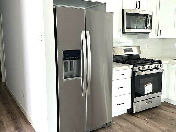 4th image of 6427 Rhodes Ave