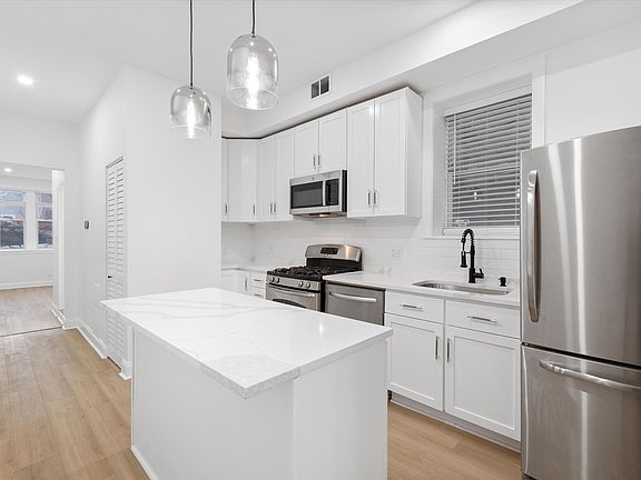 2nd image of 1916 W Wabansia Ave #1G