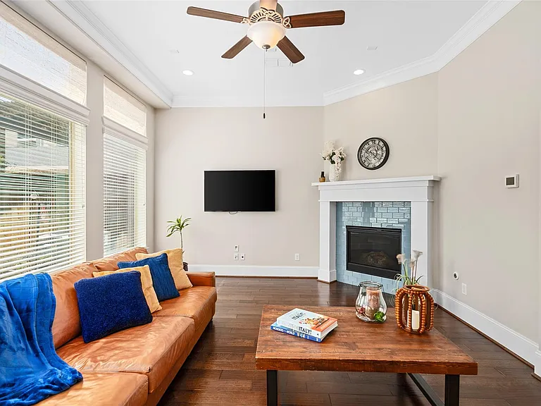 1407 Devonshire Manor Ln — Photo 13