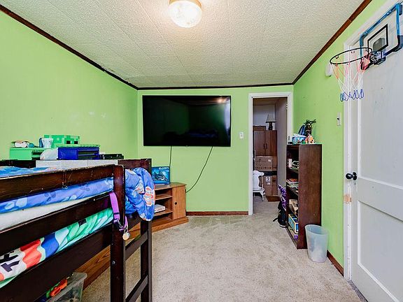 5th image of 212 Canning St E