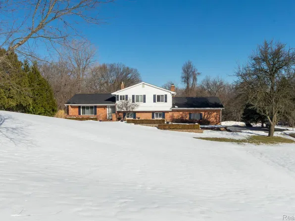 2511 E Commerce St, Milford, MI 48381