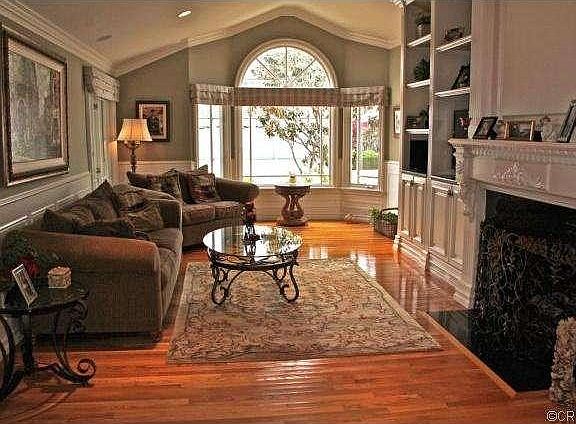 Stunning living room with beautiful bay window, vaulted ceiling