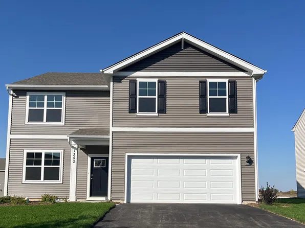 2652 Camelback Dr, Pingree Grove, IL 60140