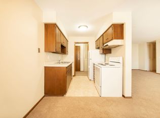 101 Glenbrook Rd N APT 12, Wayzata, MN 55391