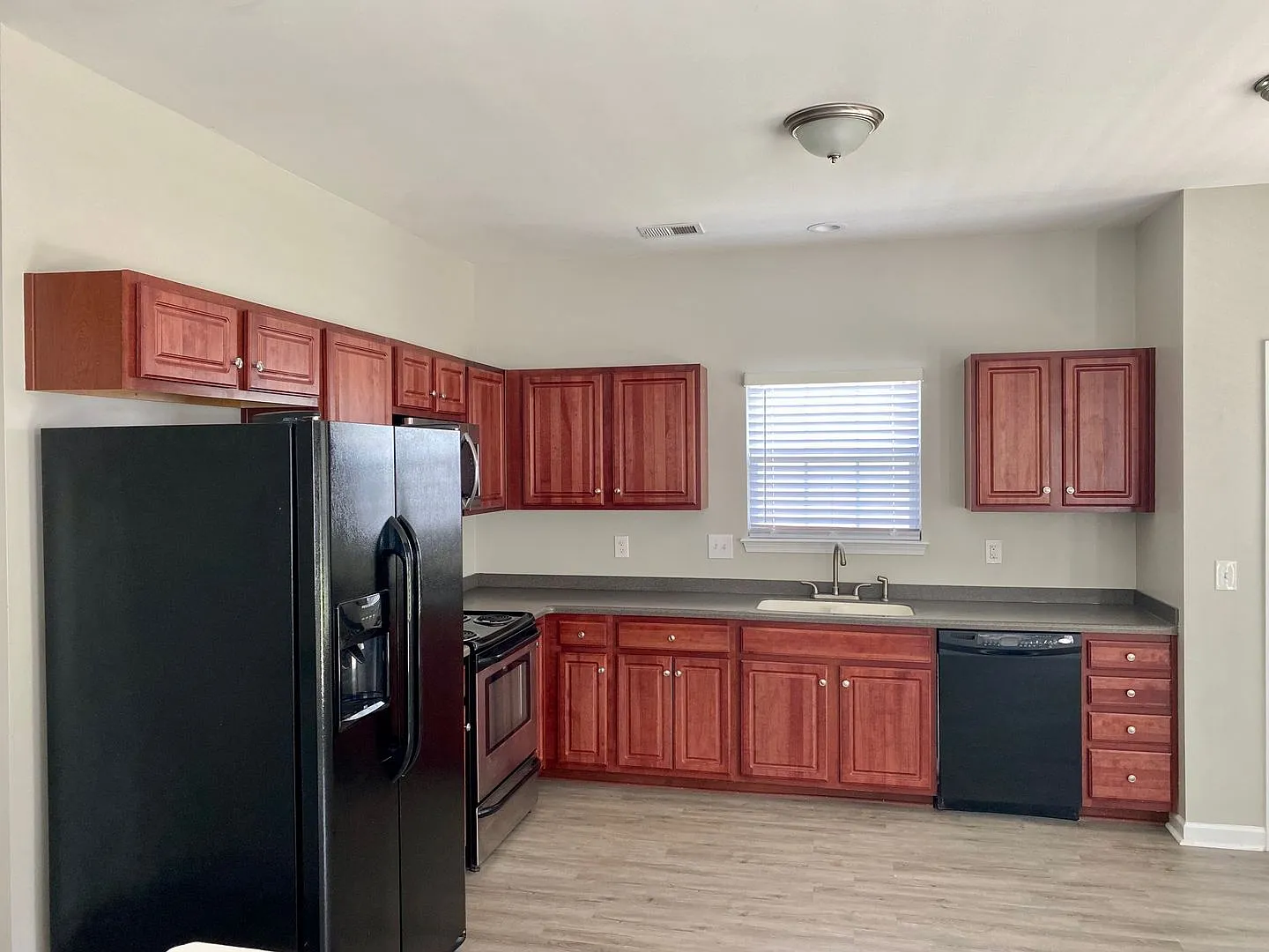 Spacious 3-Bedroom Long Term Rental - Summerville, SC — Photo 3