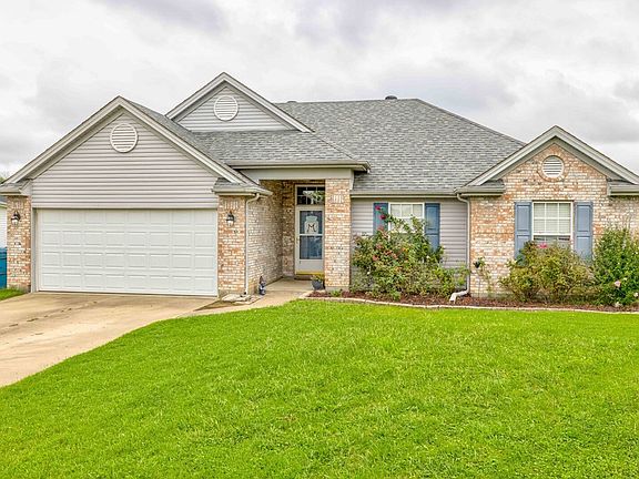 3rd image of 411 Somerset Ct