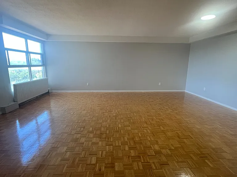 123 Bloor St W #307 — Photo 2