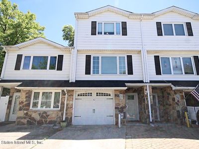42 Poets Cir, Staten Island, NY, 10312